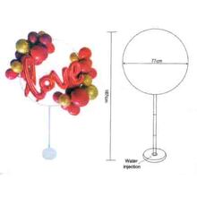 Набор воздушных шаров LOVE на круглой подставке. Высота: 1.67см. Диаметр круга: 77 см